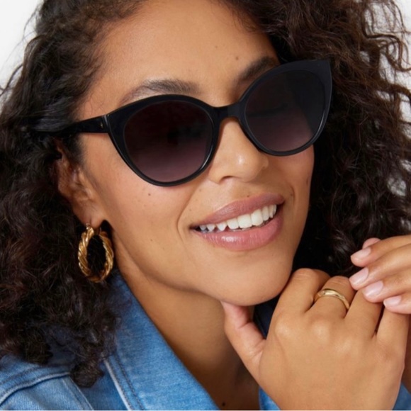 kate spade Accessories - KATE SPADE ♠ SAMANTHA SUNGLASSES  😎. NEW W DUST BAG MSRP $129. Kate Spade